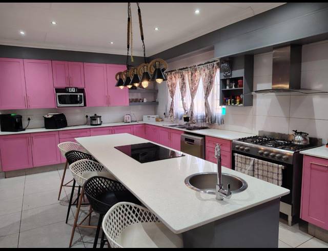3 BEDROOM FREESTANDING FOR SALE IN KANONKOP